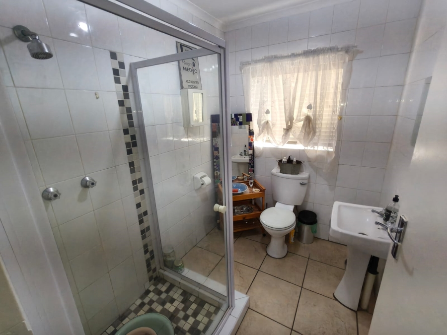 3 Bedroom Property for Sale in Safari Gardens North West